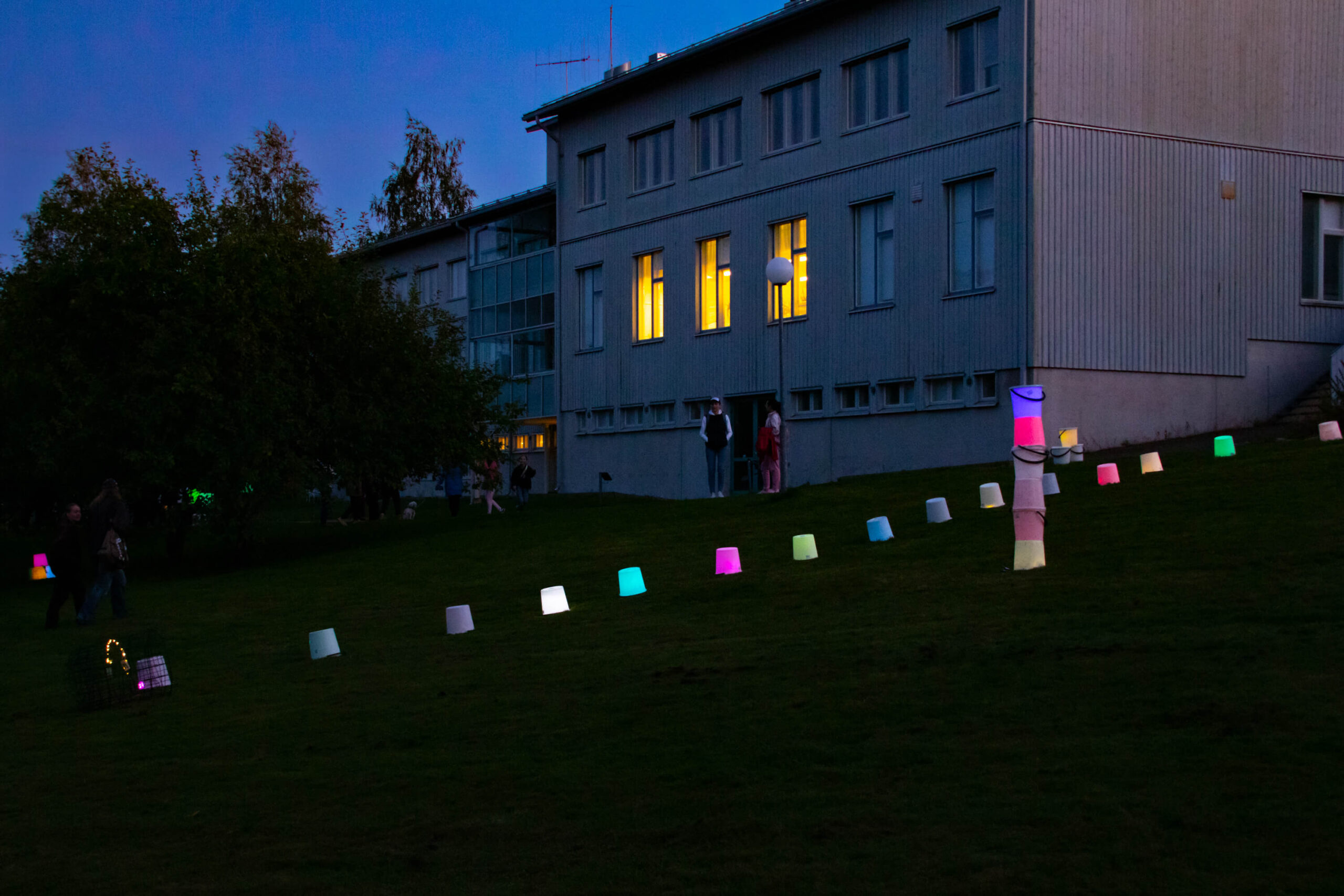 Ämpärivaloleikki valotaidetapahtuma